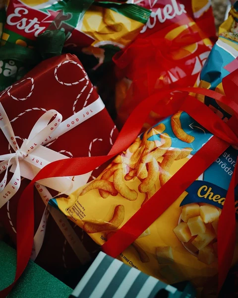 Estrella snack bags wrapped with festive ribbons