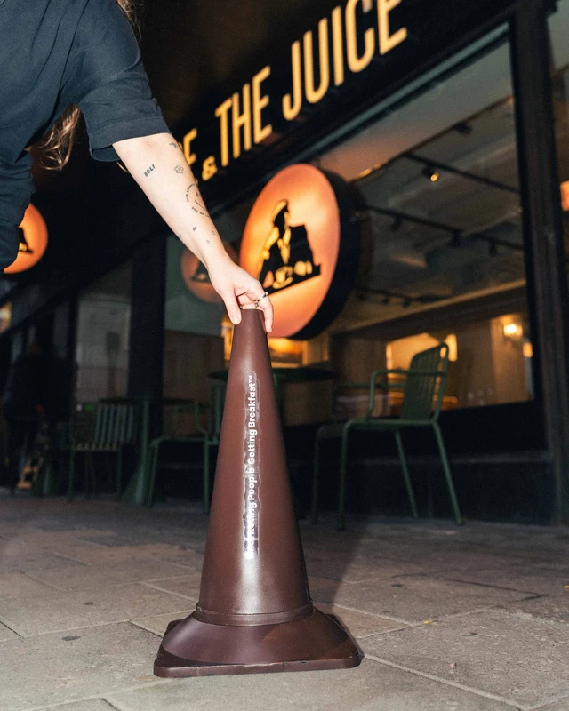 The fountain and entrance to Joe & The Juice on Birger Jarlsgatan.